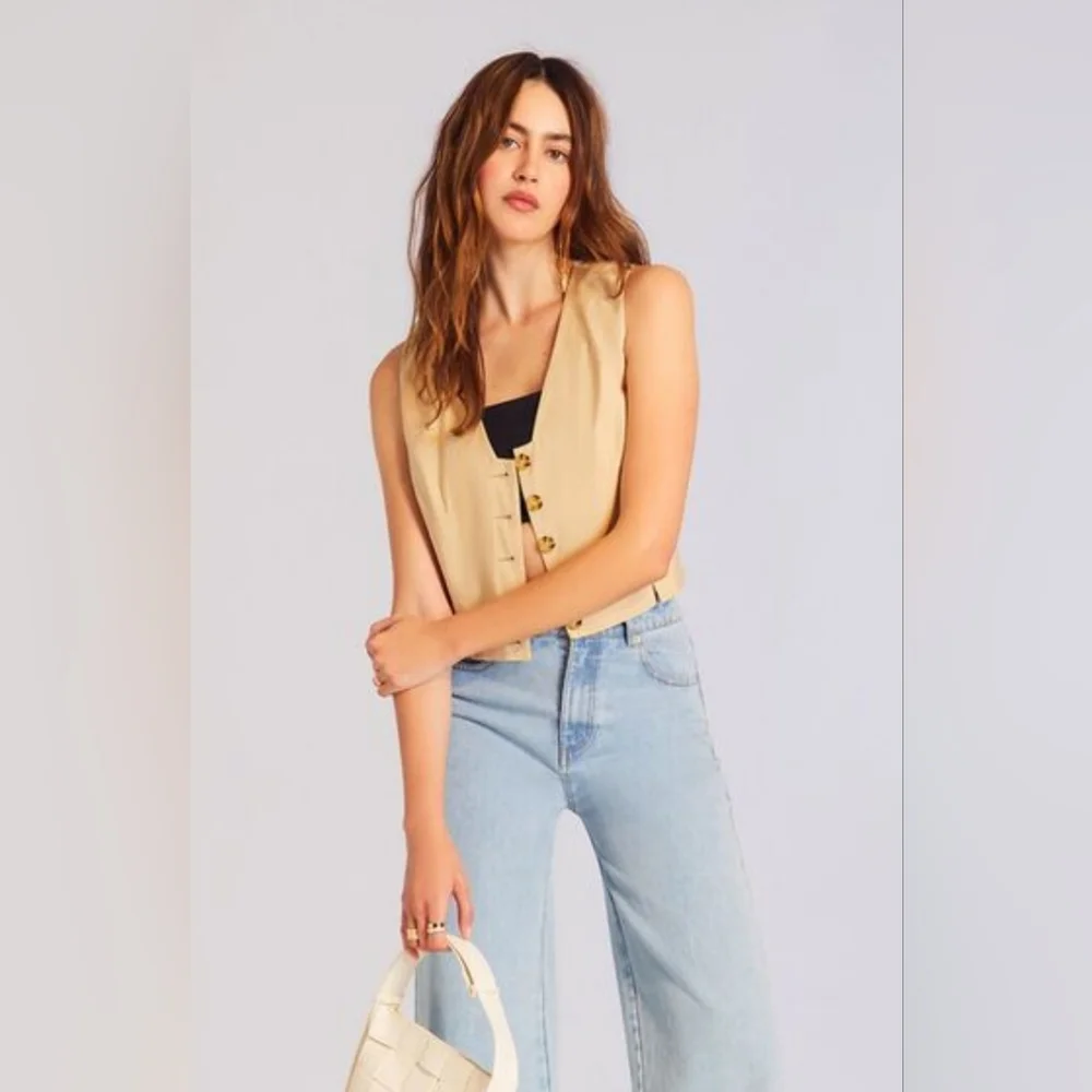 🆕️ Forever 21 V-Neck Cropped Vest Size L - Picture 1 of 6